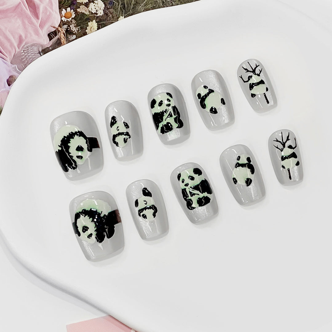 Künstliche Nagelspitzen mit Pandadesign Karnz
