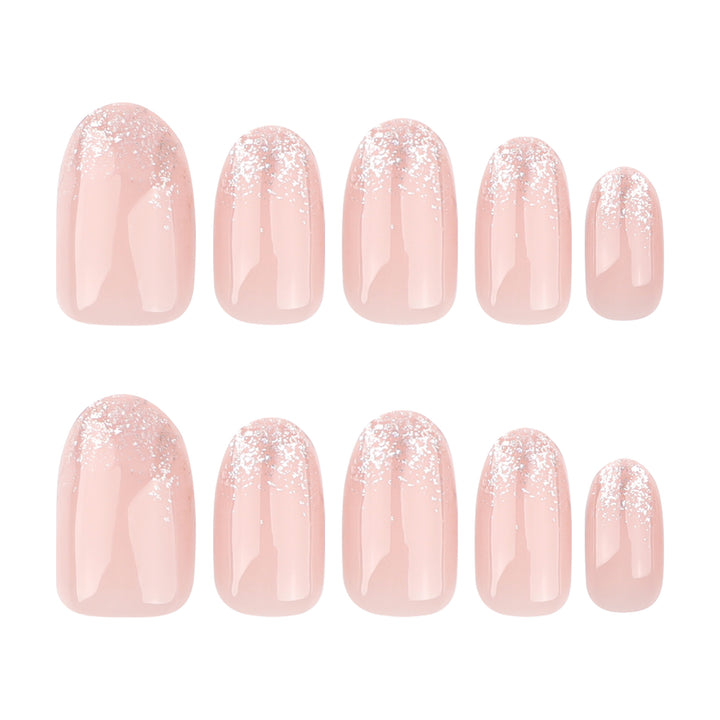 Glitzernde Nagelverlängerungen mit elegantem Farbverlauf Karnz