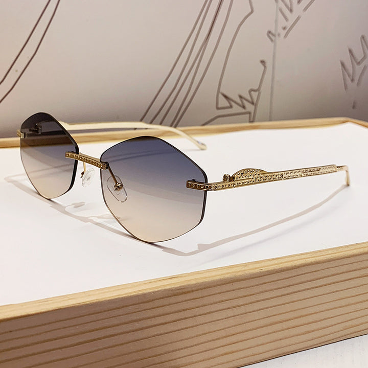 Damen extravagante Sonnenbrille mit funkelnden Akzenten Karnz