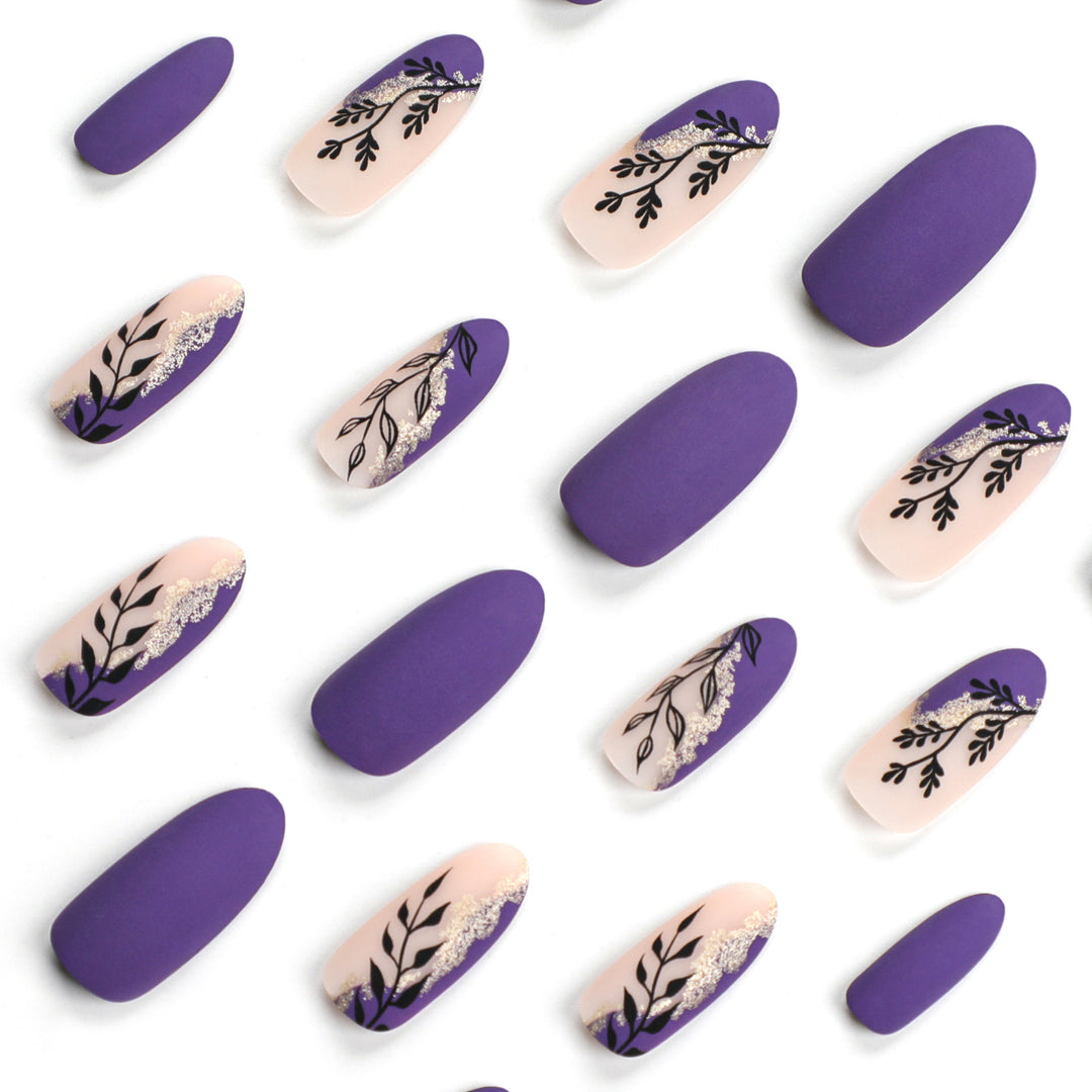 Kunstvoll verzierte Stiletto-Nägel Karnz