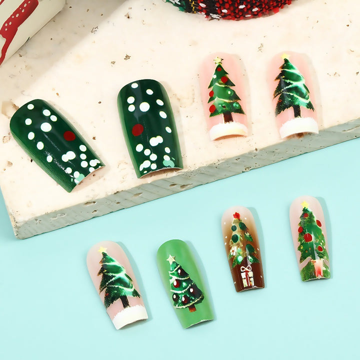 Kunstnägel im festlichen Weihnachtsdesign Karnz