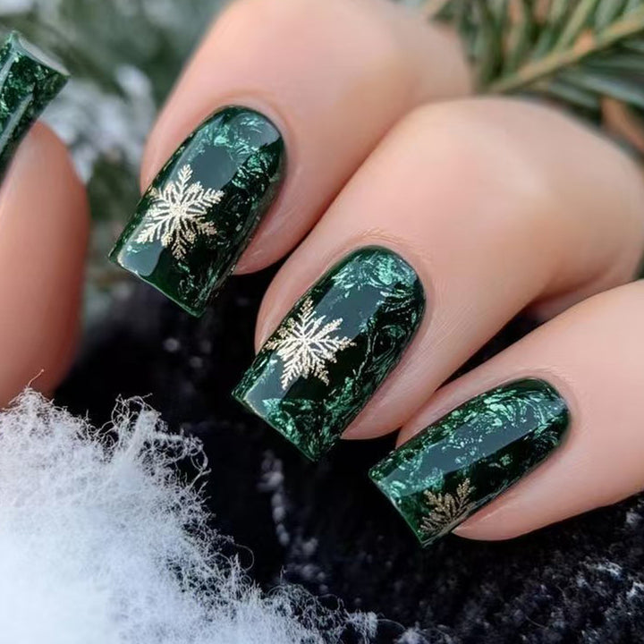 Kreative Kunstnägel mit Winterlichem Schneeflocken-Design Karnz
