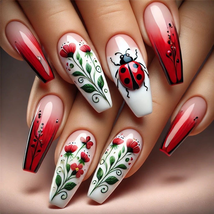Kreatives Kunstnagelset mit floralen Motiven Karnz