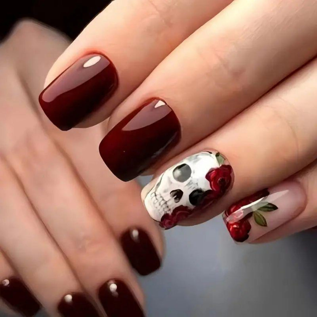 Künstlerisches Totenkopf- und Rosen-Nageldesign Karnz