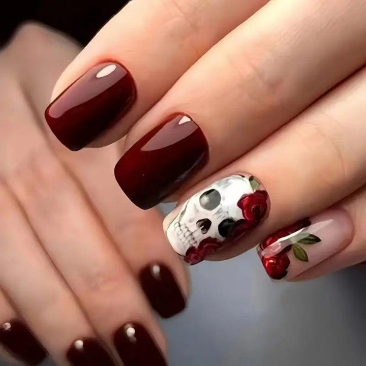 Künstlerisches Totenkopf- und Rosen-Nageldesign Karnz