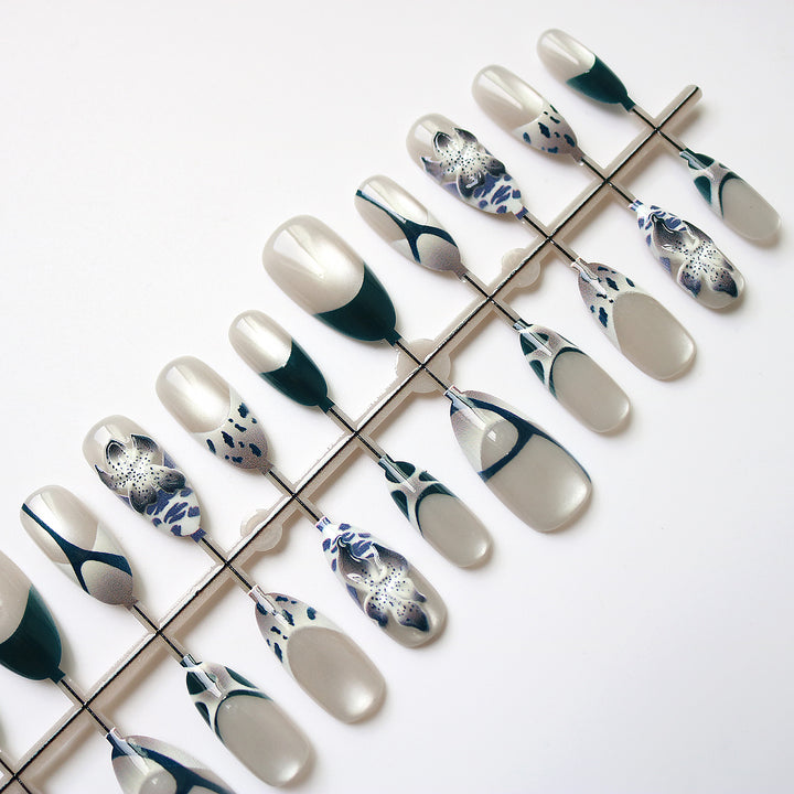 Künstlerisches Floral Nagelkunst Set Karnz