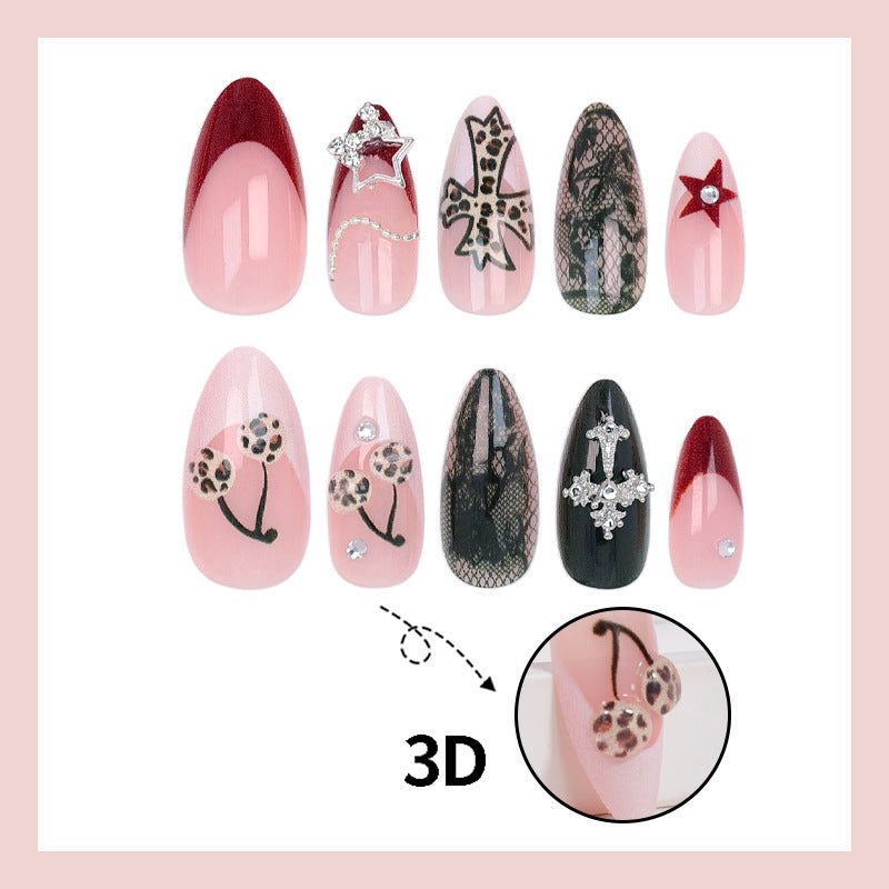 Kunstnagelset mit glamourösen Designs und hochwertigen Verzierungen Karnz