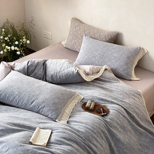Reversibles Baumwollsatin-Bettwäscheset mit feiner Jacquard-Struktur und Spitzenkante