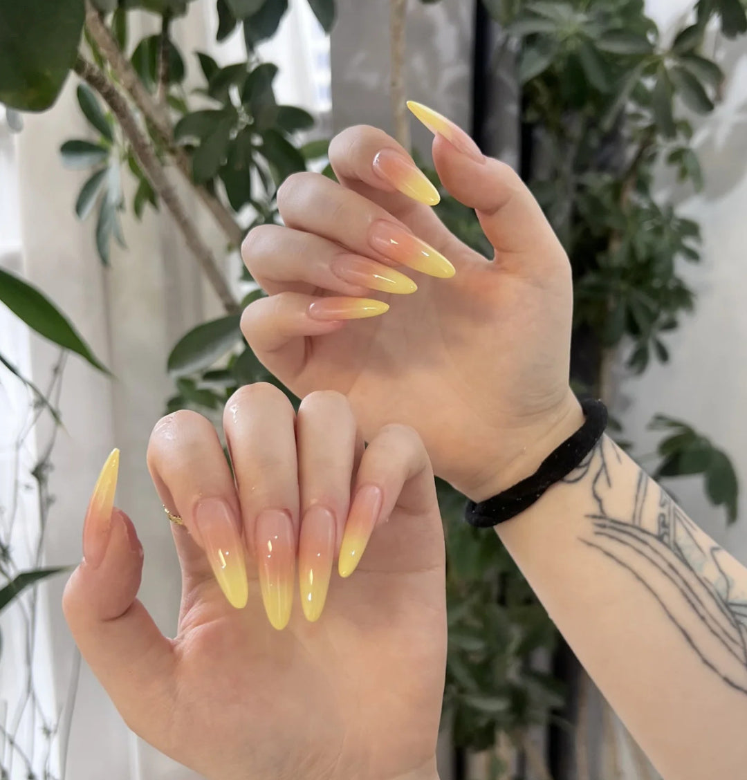 Luxuriöse dekorative Press-On Nagelerweiterungen Karnz