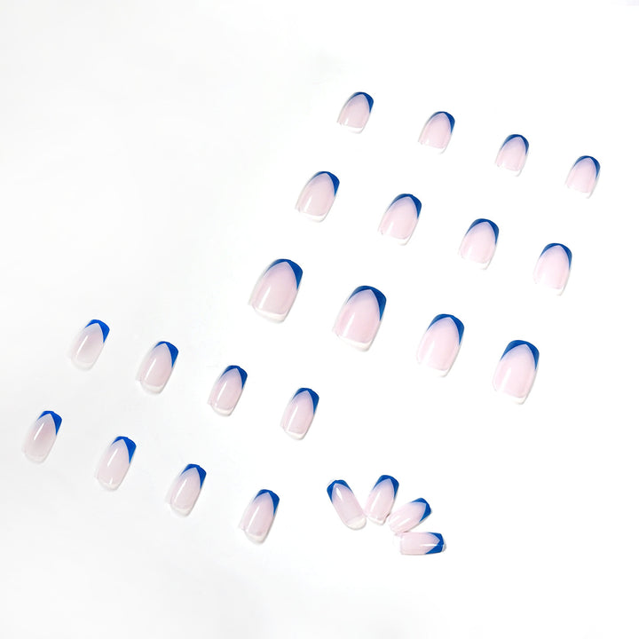 Stylische Nagelkunst mit modernen französischen Spitzen Karnz