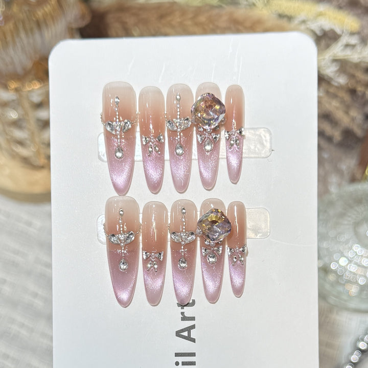 Dekorative, mit Strass veredelte Stiletto Press-On Nägel Karnz