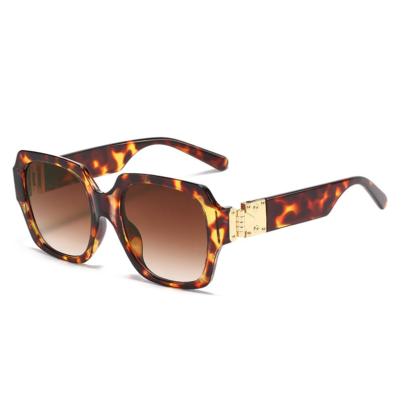 Damen modische oversized Sonnenbrille mit luxuriösen Metallelementen Karnz
