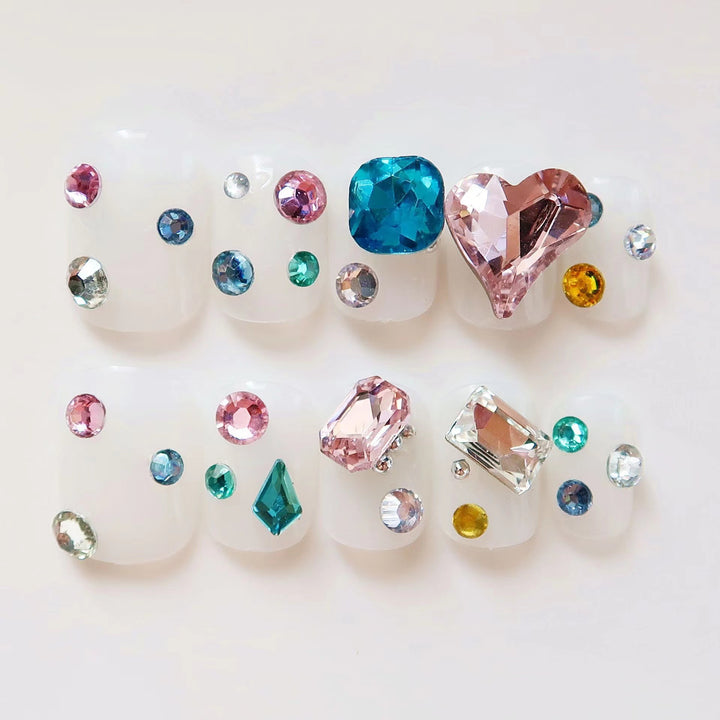 Glamouröses Press-On Nagelkunst-Set mit Strassakzenten