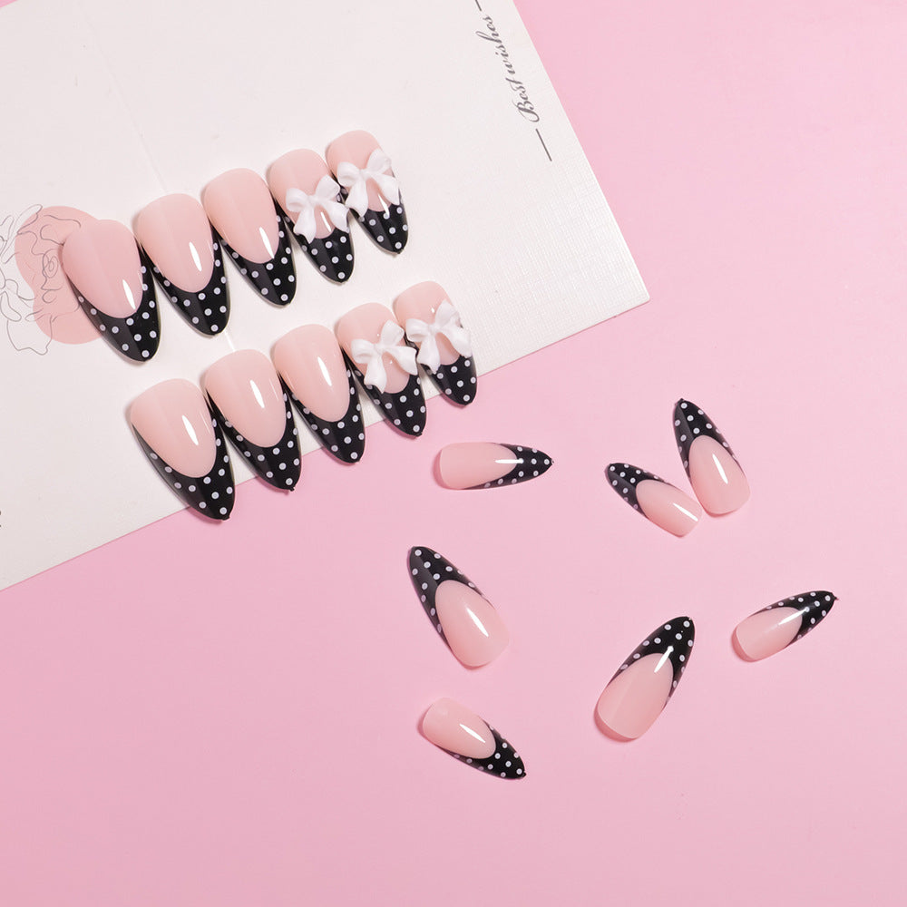 Stylisches Punktmuster Press-On-Nagel-Set Karnz