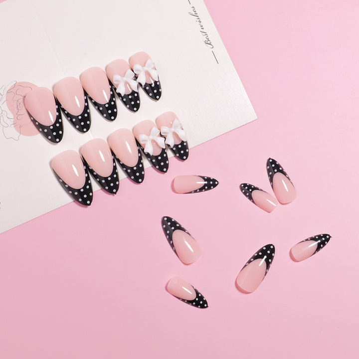 Stylisches Punktmuster Press-On-Nagel-Set Karnz