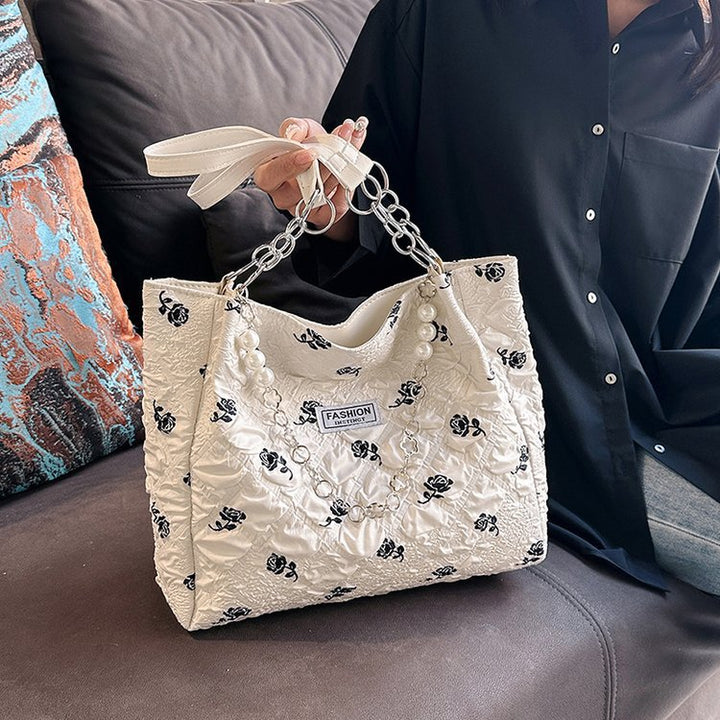Blumengeschmückte Handtasche