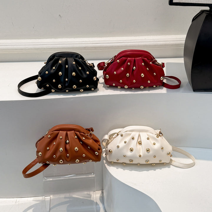 Dekorative Nieten-Clutch Tasche