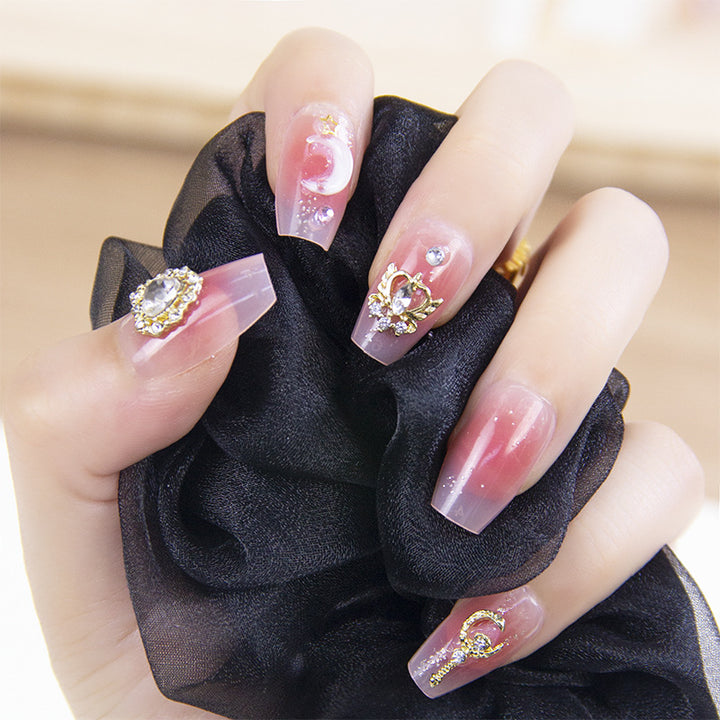 Elegante Nagelkunst mit Glanzfinish Karnz