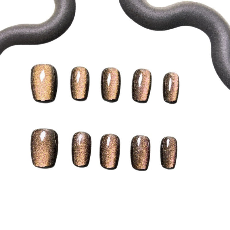 Kunstnägel mit schimmerndem Metallic-Finish Karnz