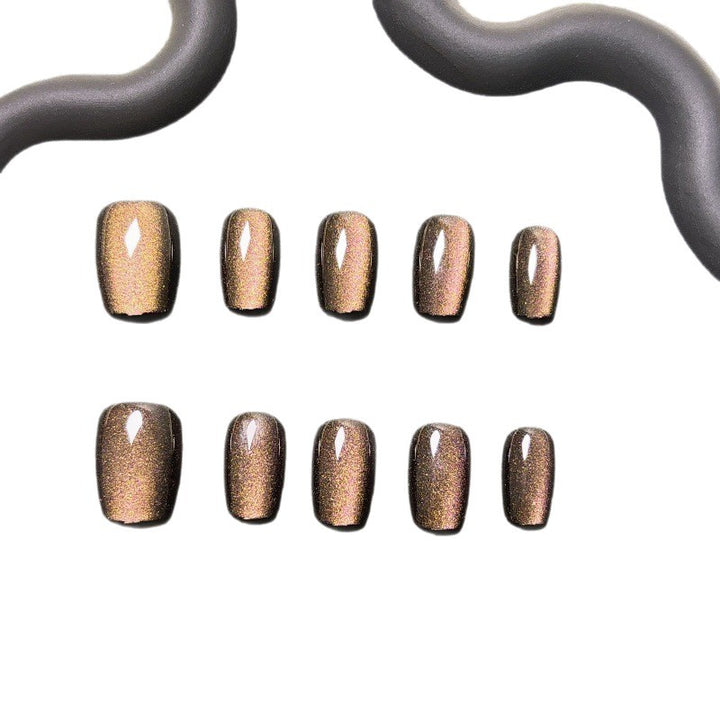 Kunstnägel mit schimmerndem Metallic-Finish Karnz
