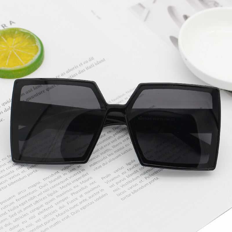 Damen Modische Oversized-Sonnenbrille mit kantigem Design Karnz