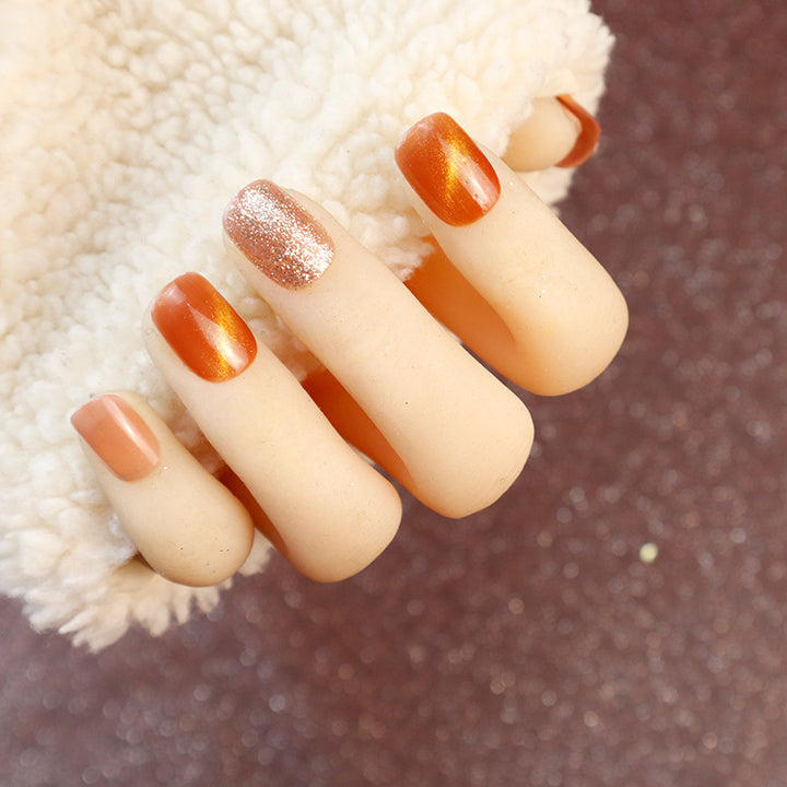 Natürlicher Glänzender Press-On Nagelset Karnz