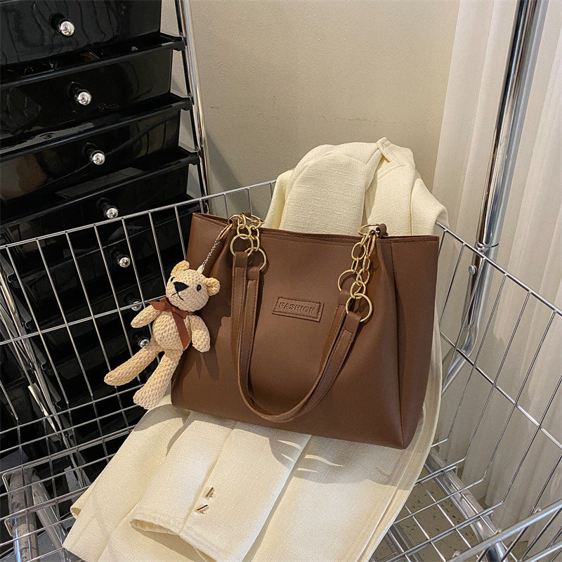 Stilvolle Handtasche mit Kettenakzenten