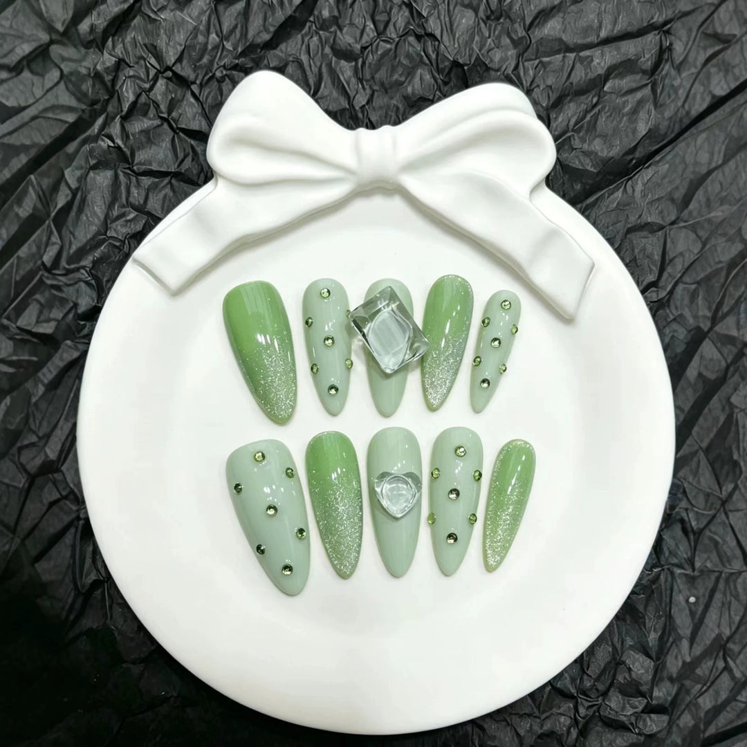Glamouröses Press-On Nagelkunstset mit Kristallakzenten