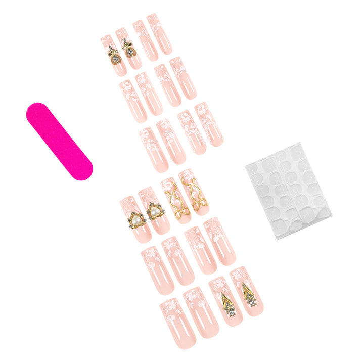 Kunstvolle Long Nails mit eleganten Goldakzenten Karnz