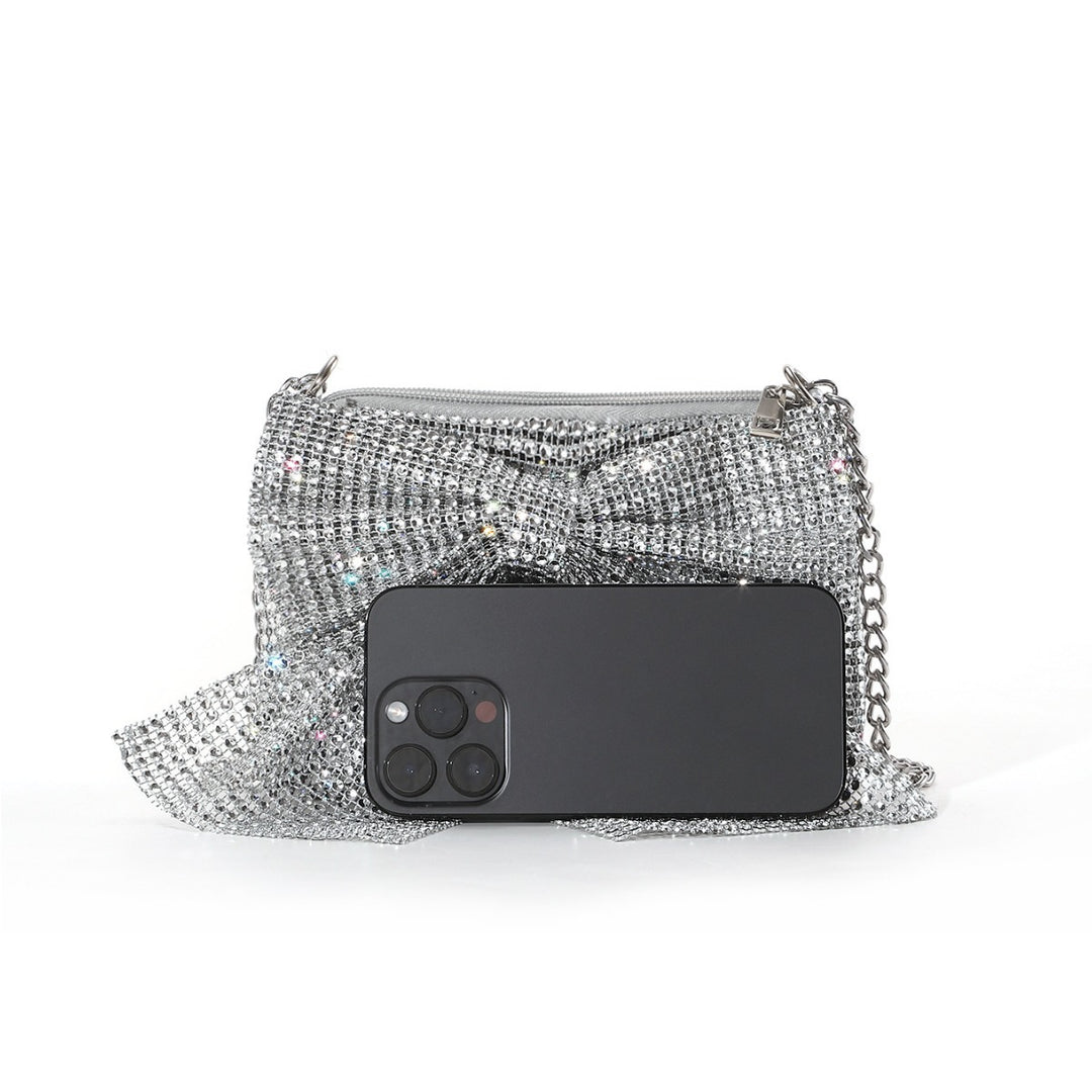 Strassbesetzte Statement-Clutch