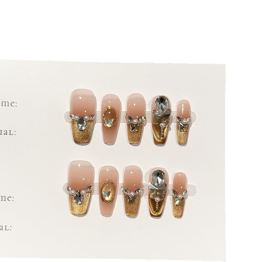 Elegantes Press-On-Nagelset mit Edelsteinakzenten