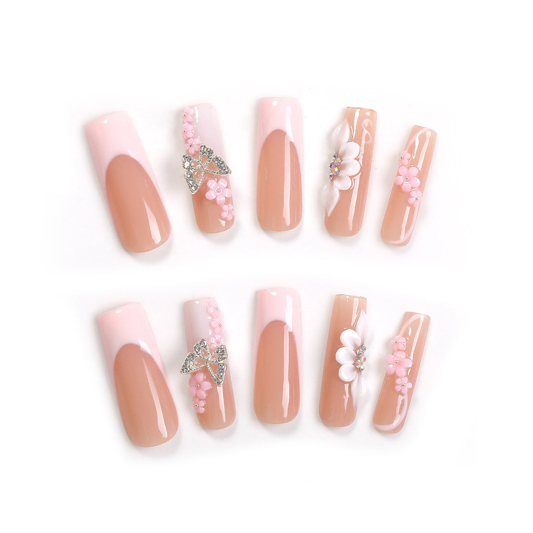 Kunstnagelset mit floralen und extravaganten 3D-Verzierungen Karnz
