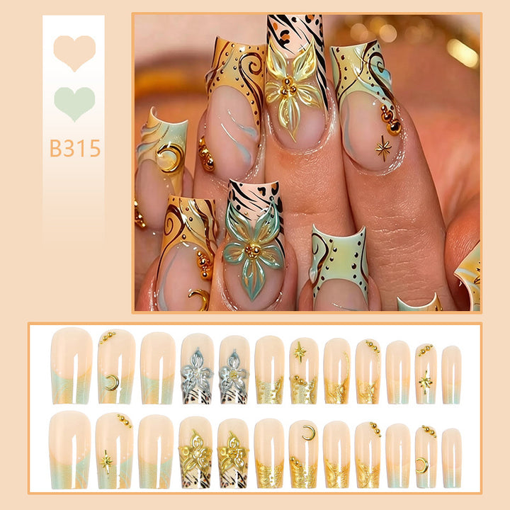 Kunstnagelset mit floralen 3D-Applikationen und eleganten Verzierungen Karnz