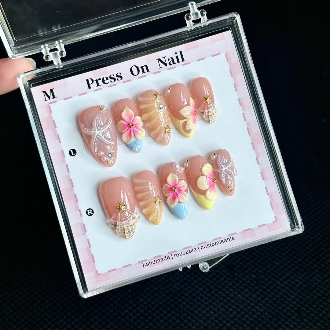 Dekoratives Handgefertigtes Press-On Nagelkunstset mit von Strand inspirierten Designs