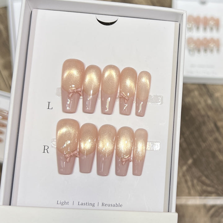 Wiederverwendbares Press-On-Nagelset mit eleganten Schleifenakzenten Karnz