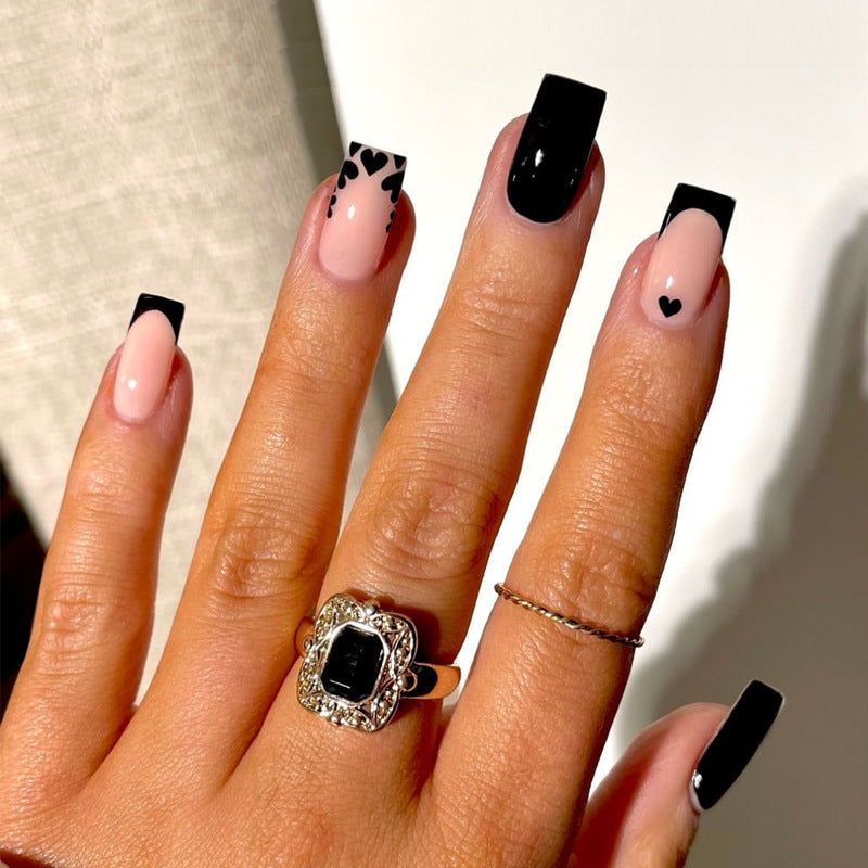 Elegante Stiletto Press-On Nagelkunst mit Strass-Akzenten Karnz