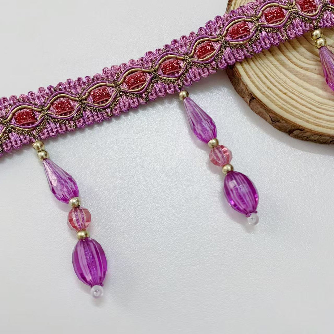 Elegante und Auffällige Borte mit Glaskristallen Karnz