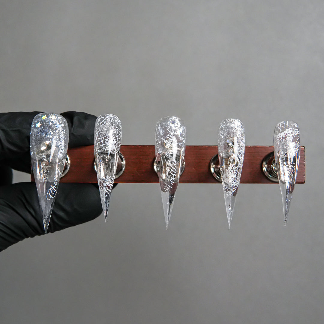 Skulptierte Stiletto Press-On Nagelspitzen