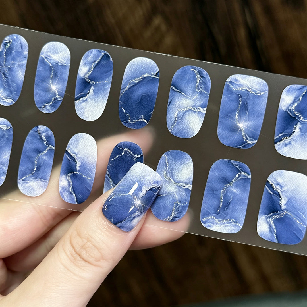 Künstlerische Aquarell-Nagelwickel