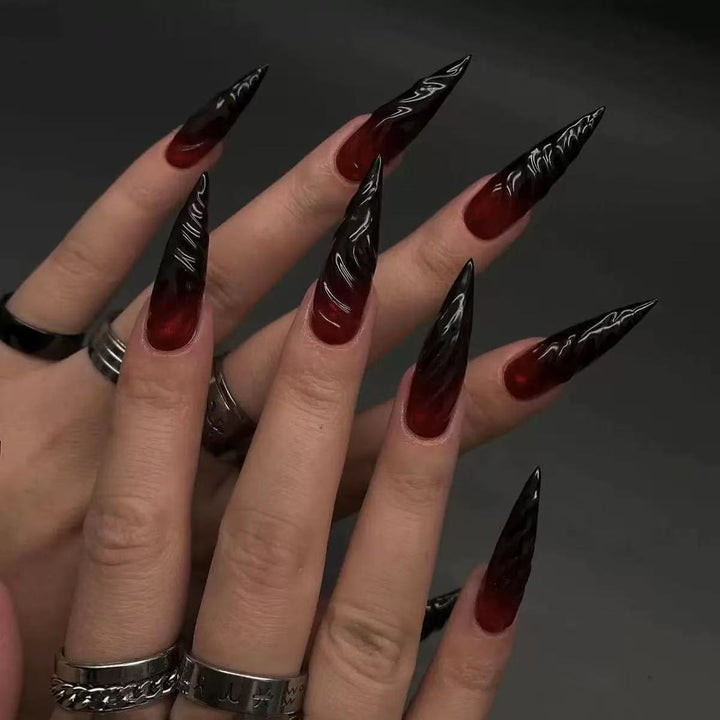 Kunstnagelset mit Eleganten Spitzen und Schwarz-Rotem Farbverlauf Karnz