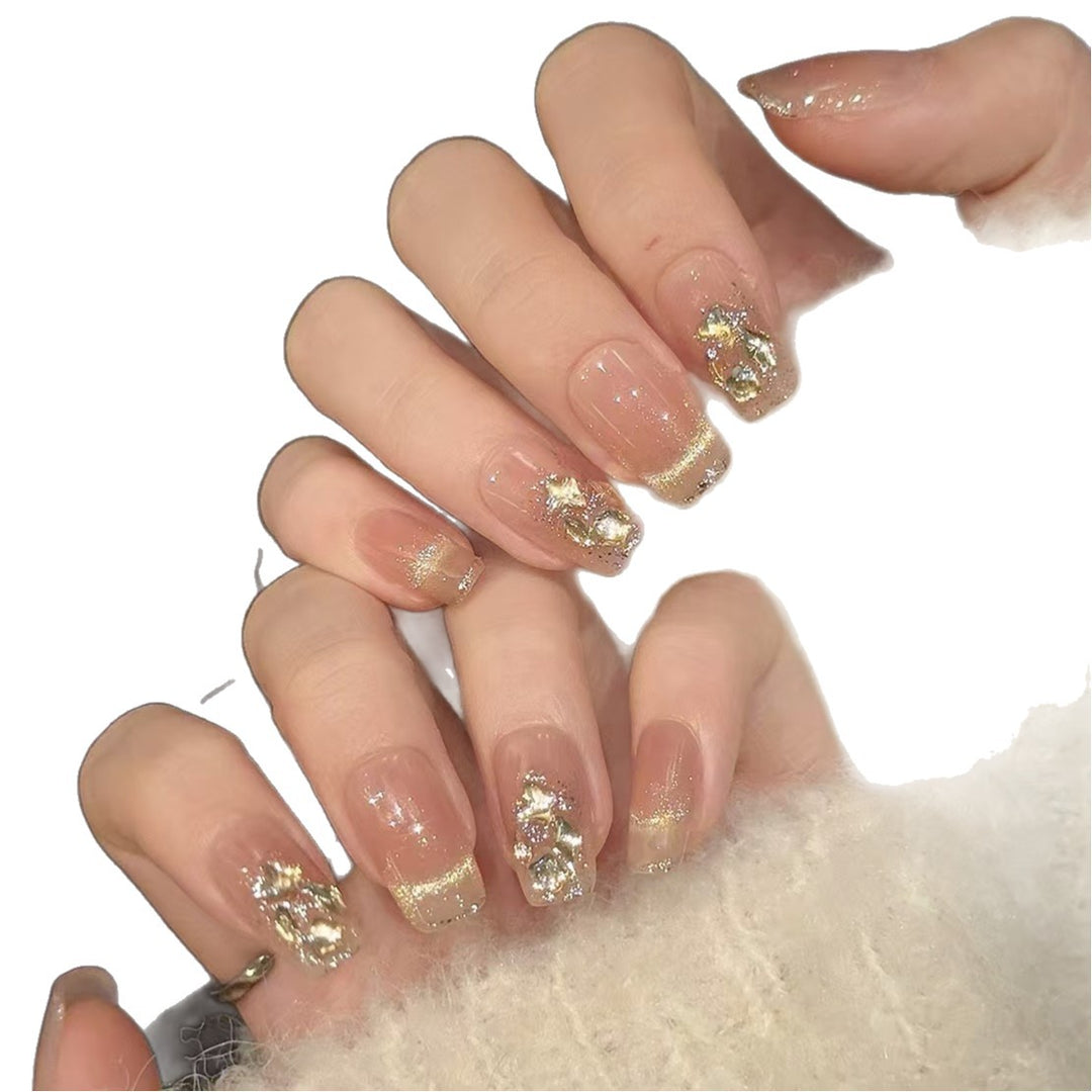 Elegante mit Kristallen verzierte Nagelkunstverlängerungen