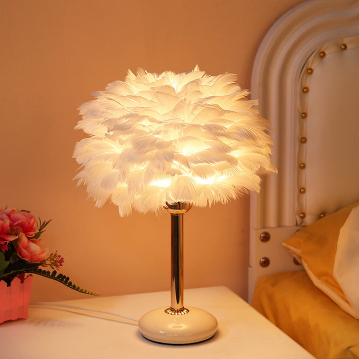 Federlampe mit Kristallakzenten