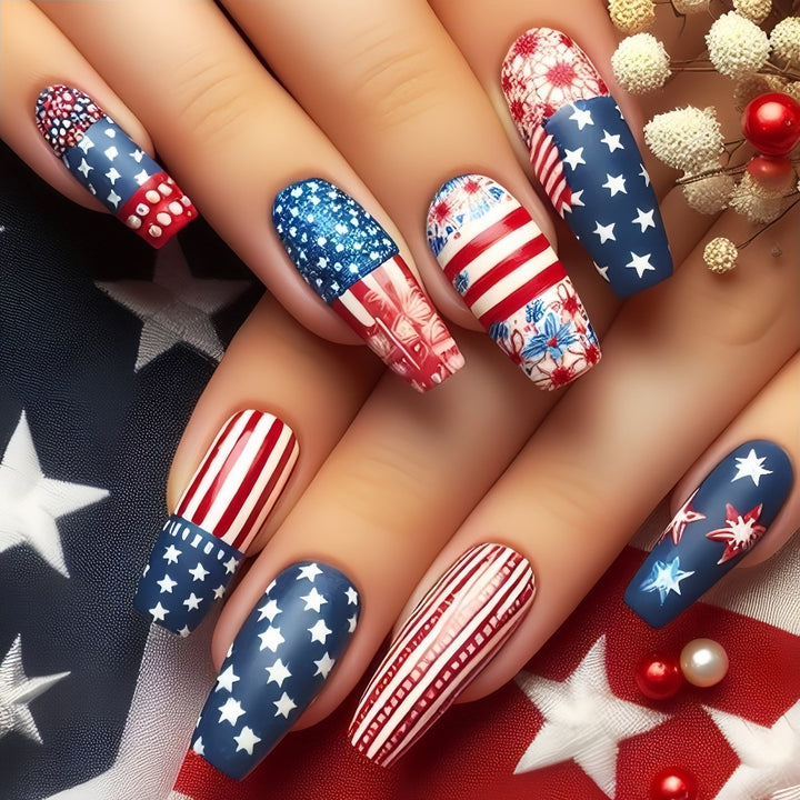 Kreative Nail Art Kunstnägel im patriotischen Design Karnz