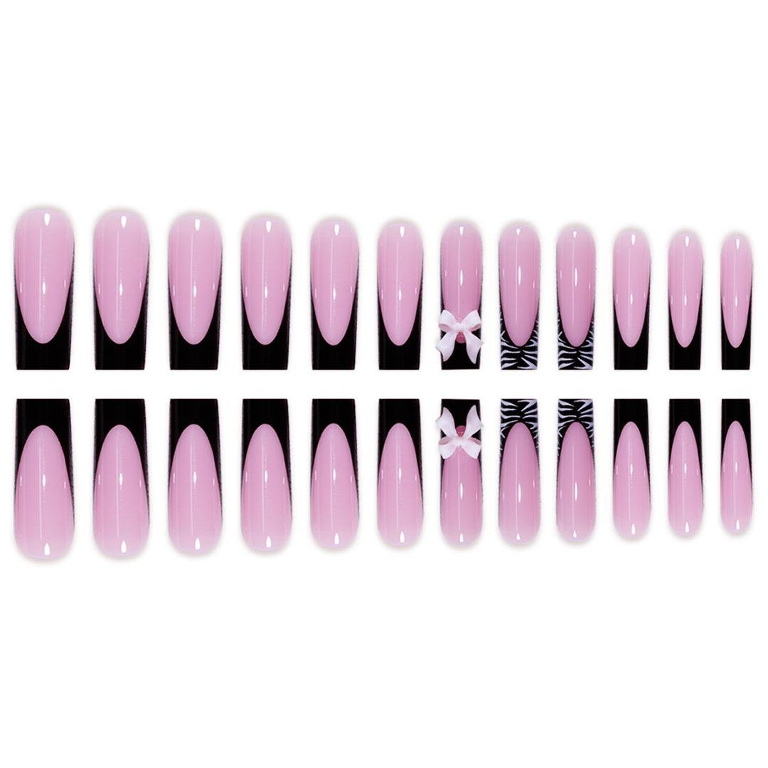 Elegante dekorative Press-On-Nagelkunstverlängerungen Karnz