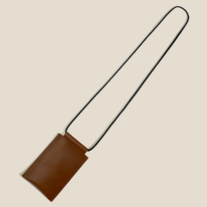 Minimalistischer Lederhandyhalter Karnz
