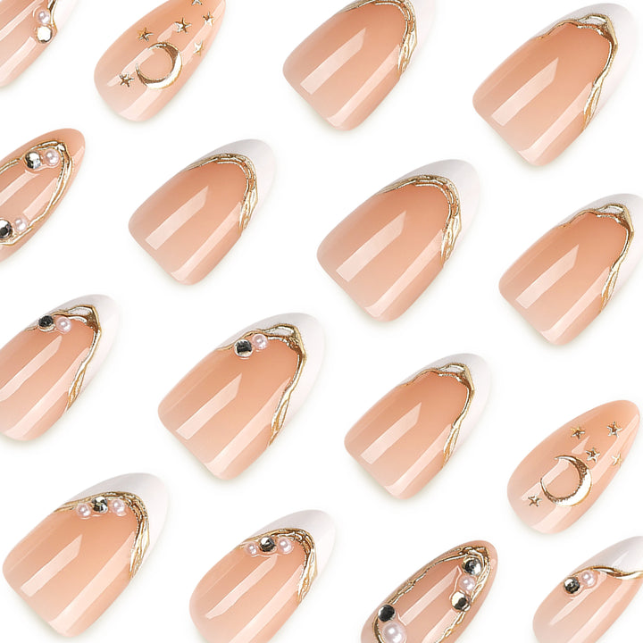 Elegante Nagelkunst mit Glitzer- und Mondmotiven Karnz