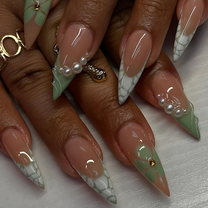 Elegantes Stiletto-Nageldesign Karnz