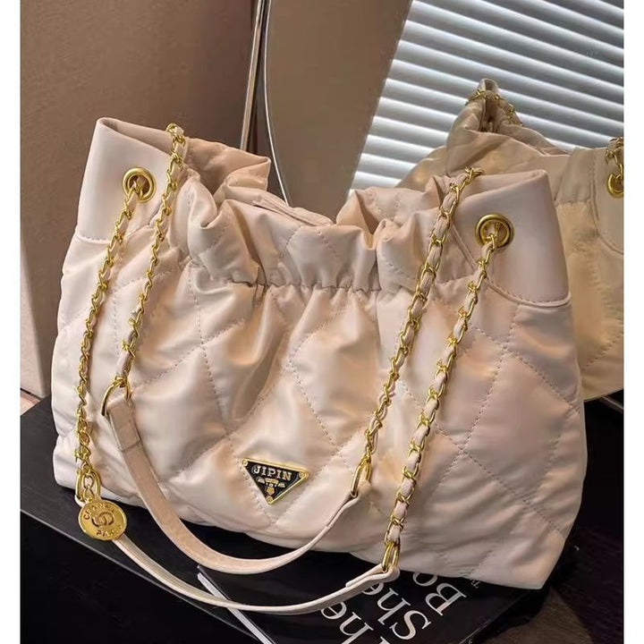 Gepolsterte Kettenschultertasche Karnz
