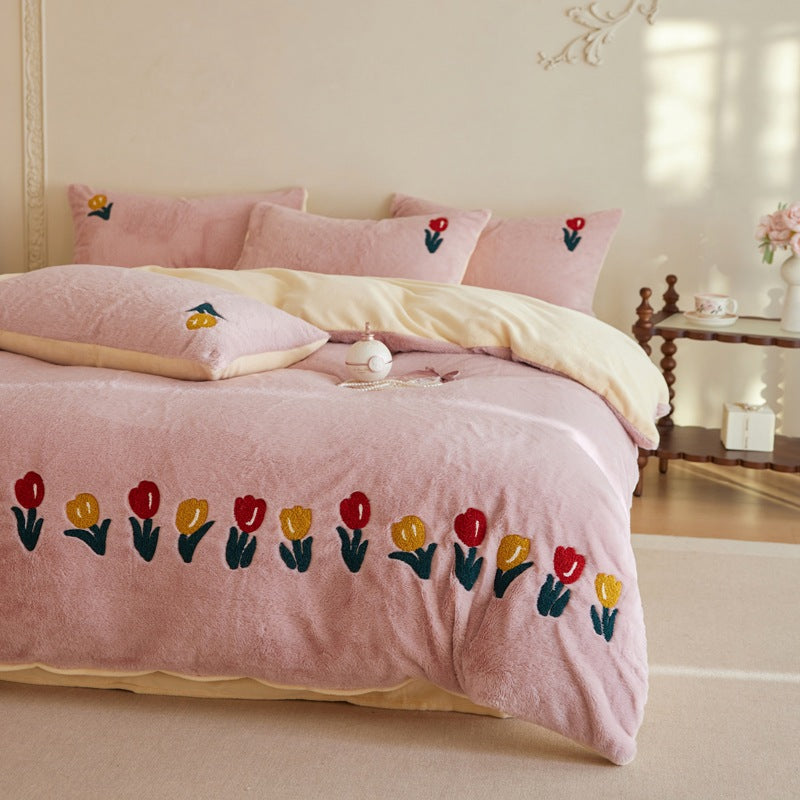 Kuschelige Wendebettwäsche aus Mikrofleece mit Tulpenstickerei