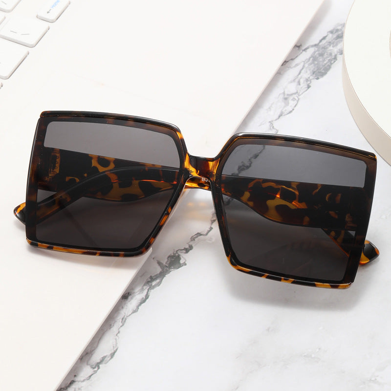 Damen Oversized-Sonnenbrille mit luxurious Detail Karnz